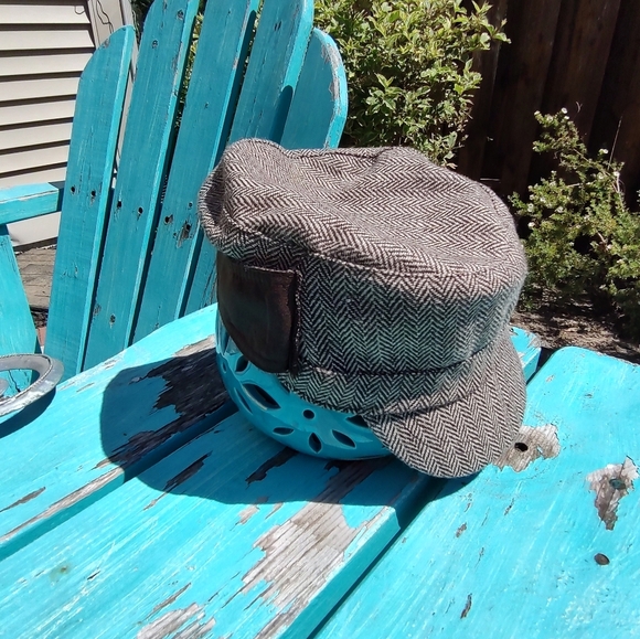 Gorgeous Brown Box Hat Perfect for Fall! - Picture 8 of 12